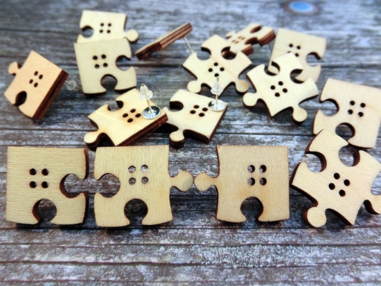 Puzzle Knopf Ohrstecker Button beige Puzzleteile